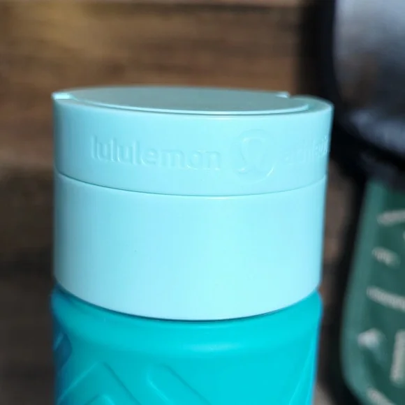 Lululemon - 2 Small Reusable Tote Gift Bags and Glass Water Bottle With Silicone - Picture 4 of 15